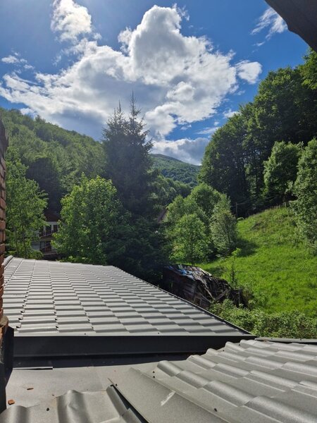 Cheia, Prahova, teren fix langa padure si parau